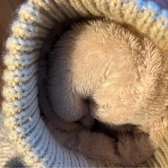 Cute faux fur lined winter hat - Picture 4 of 6